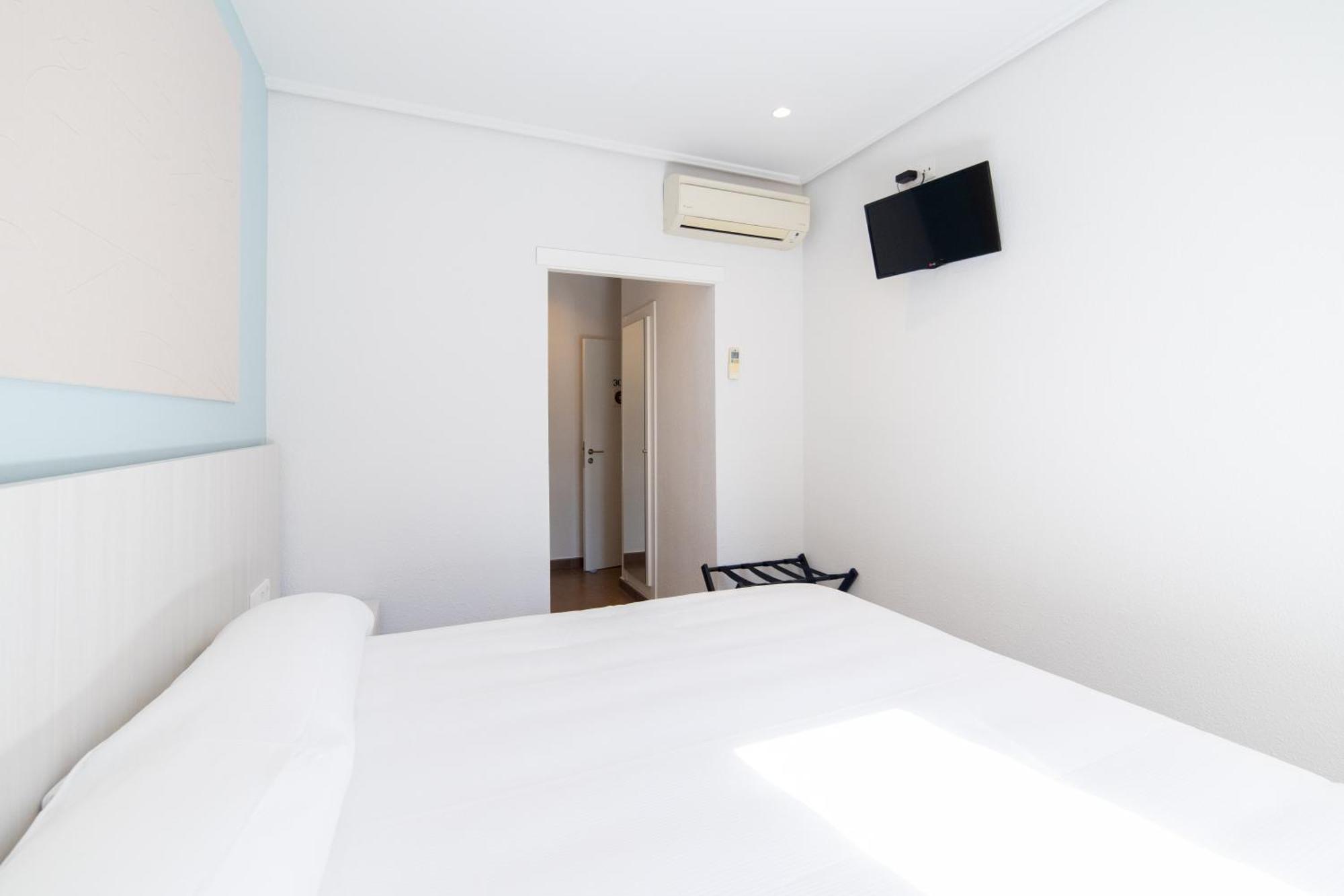 Hotel Alkazar Valencia Exterior photo