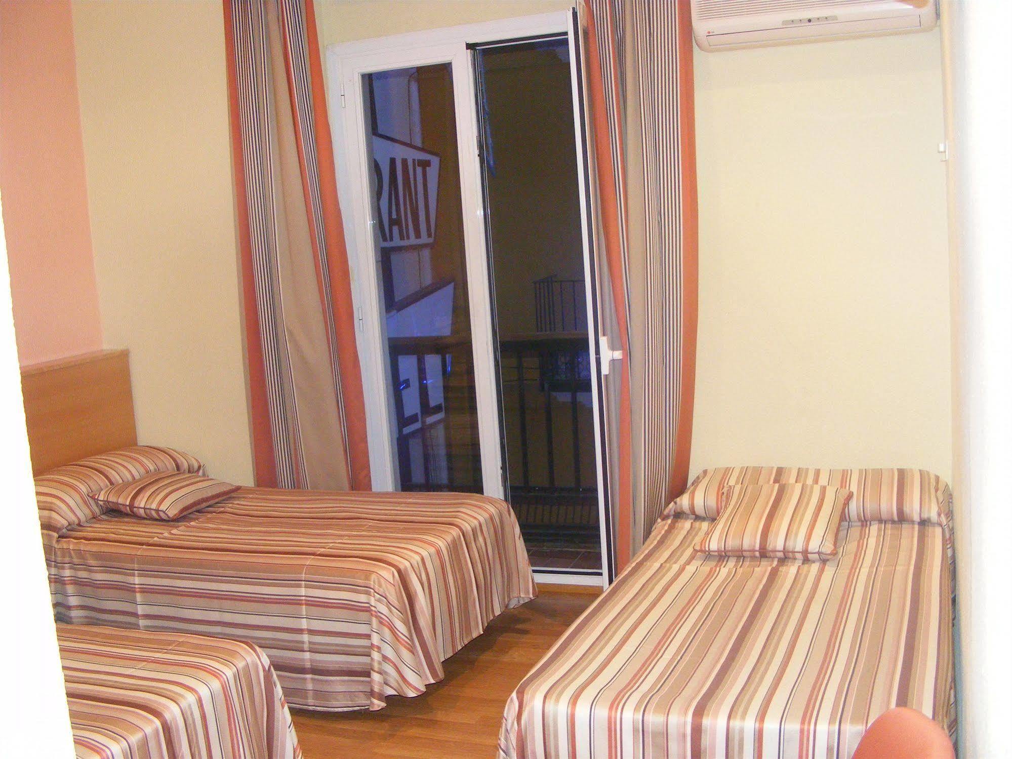 Hotel Alkazar Valencia Exterior photo