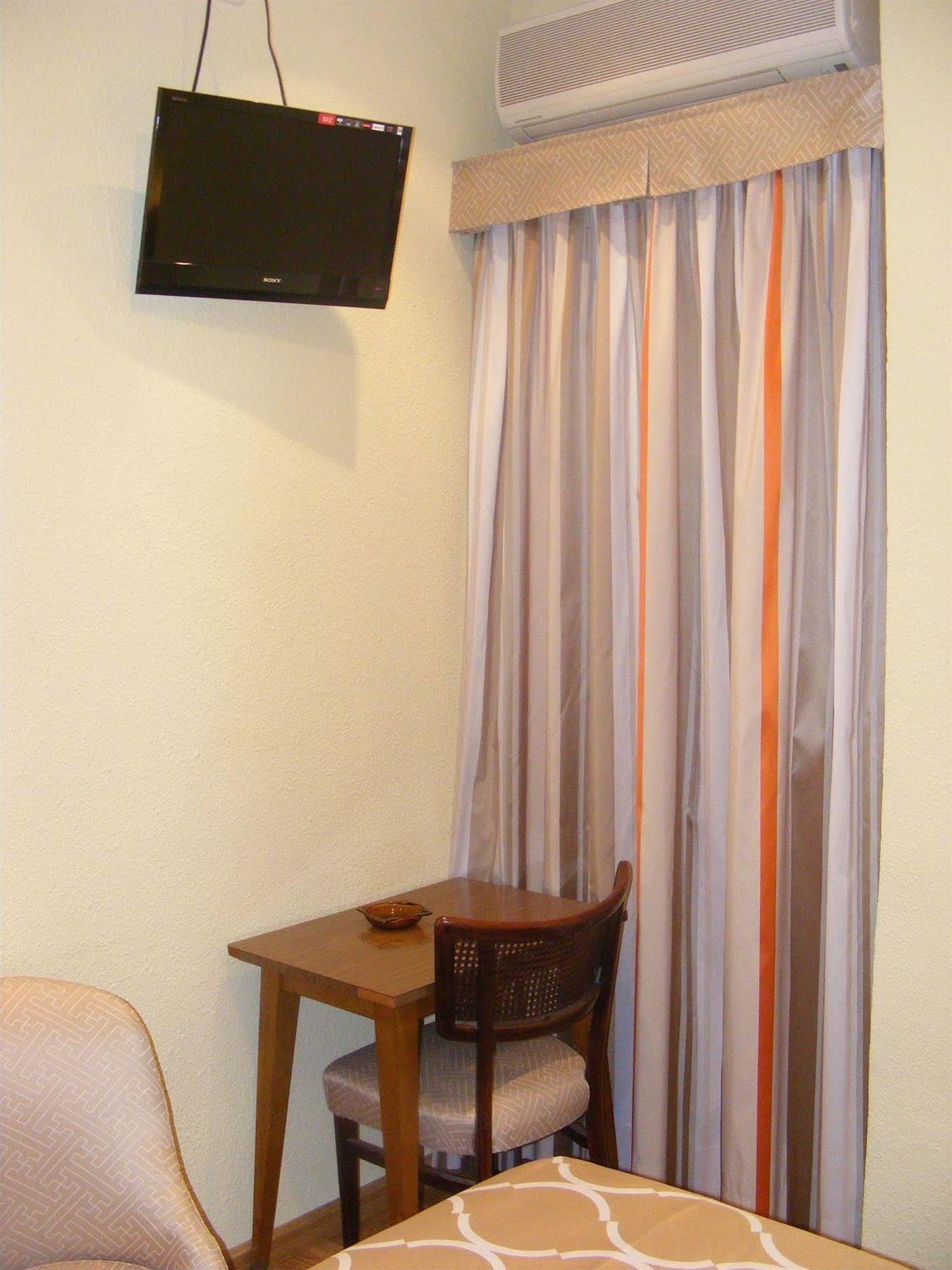 Hotel Alkazar Valencia Exterior photo